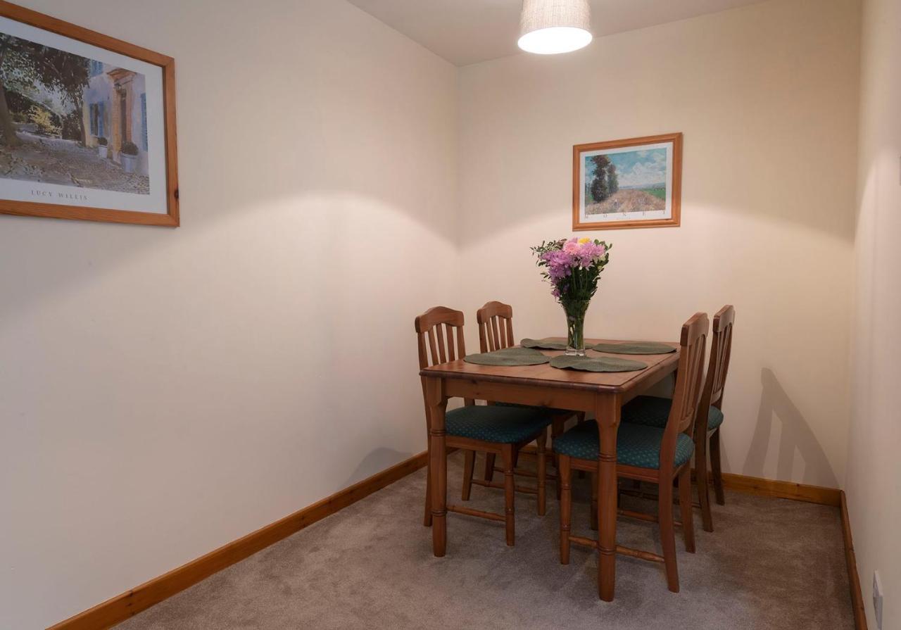 Stylish 2 Bedroom - 2 Miles Inverness City Centre Exterior foto